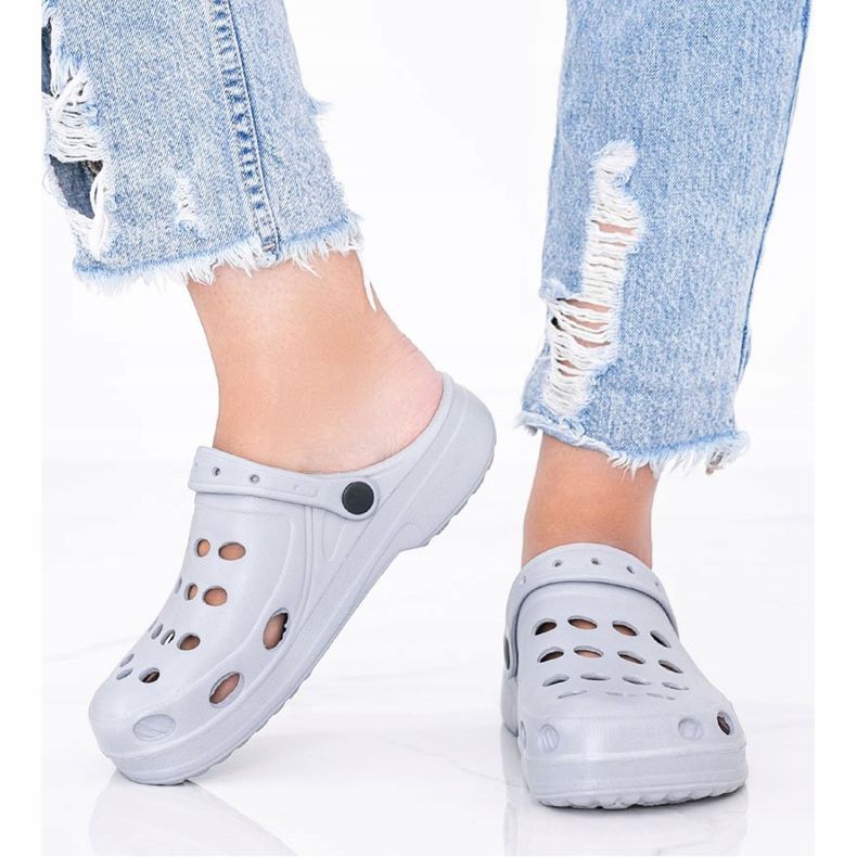 Sive kroks papuče za žene Karolinos siva 1