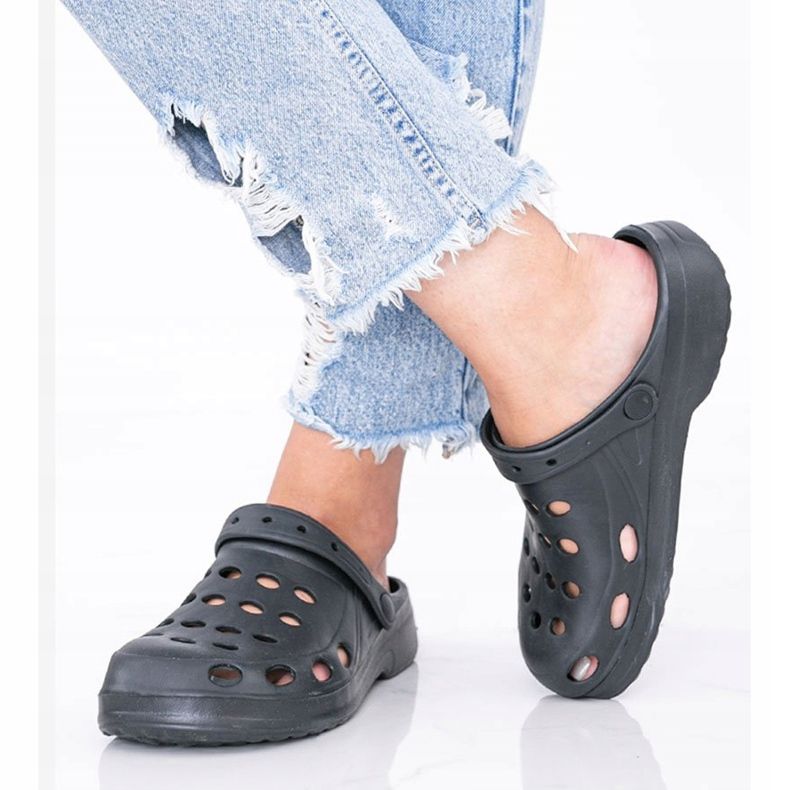 Crne ženske papuče Karolinos crna 1