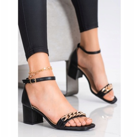 SHELOVET Sandale s ukrasnim lancem crna 1