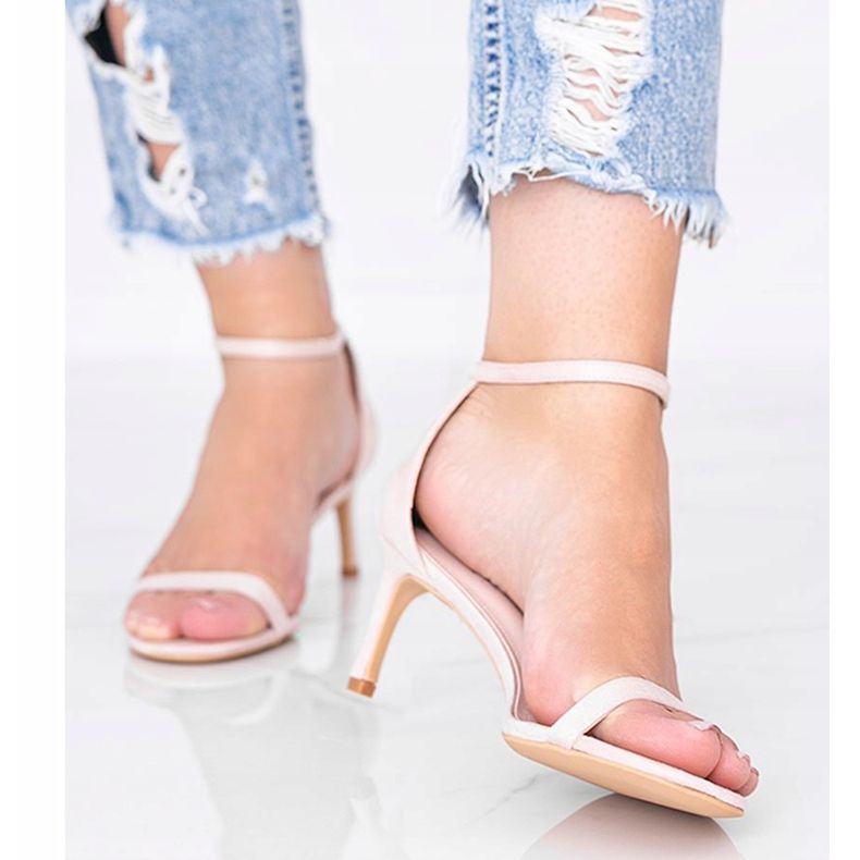 Bež sandale na nisku petu od New Love 1