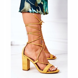 PS1 Vezane sandale na žutoj pisti žuta boja 2