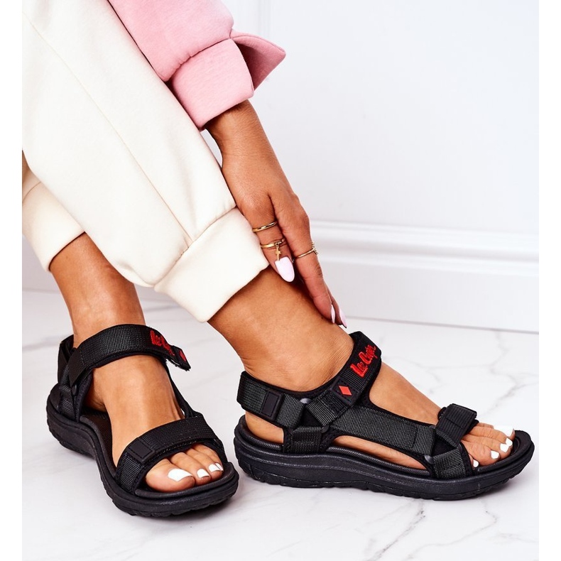 Ženske sportske sandale Lee Cooper LCW-21-34-0211L Crne crno 2