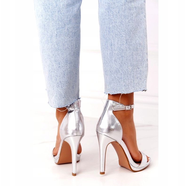 PG1 Elegantne sandale na srebrnoj glamuroznoj peti srebro 3