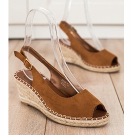 SHELOVET Ležerne sandale na klin smeđa 1