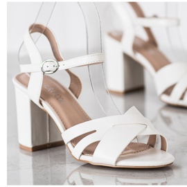 Laura Mode Ležerne bijele sandale na šanku bijela 1