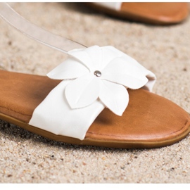 Diamantique Bijele sandale s cvijetom bijela 2