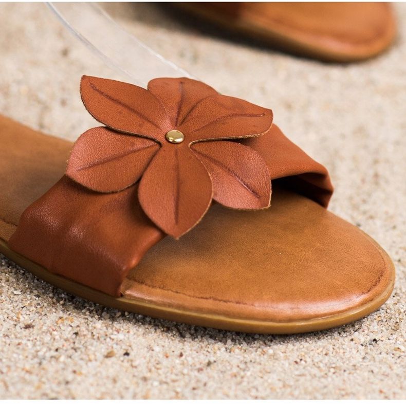 Diamantique Smeđe sandale s cvijetom smeđa 2