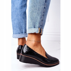 Lakirane cipele na klin Vinceza 10675 Crna crno 1