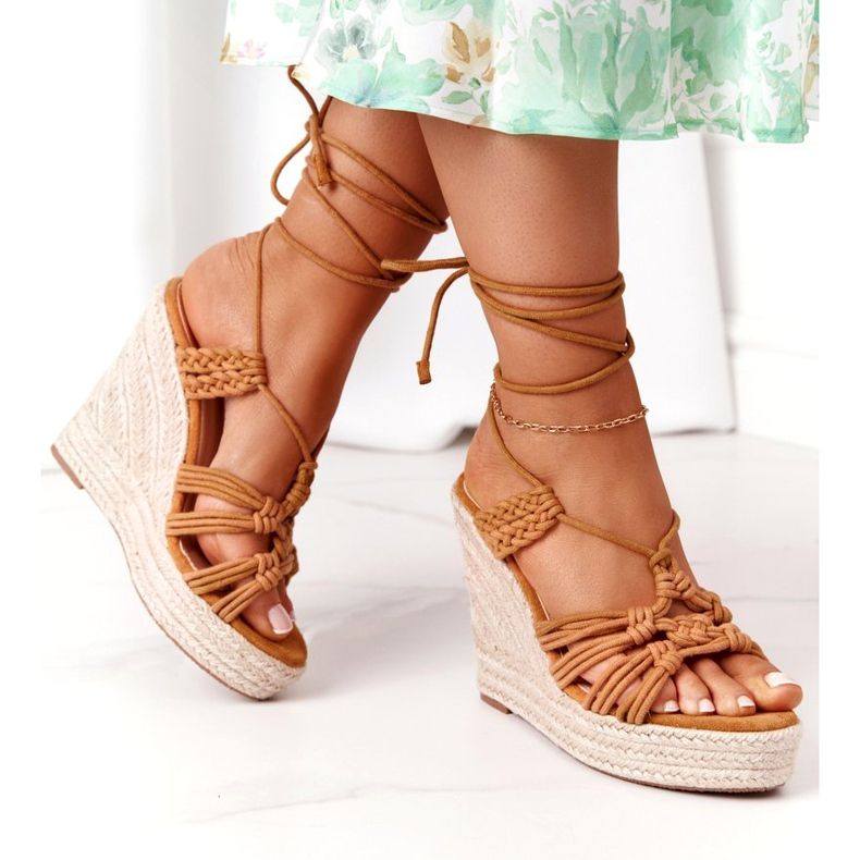 Vezane sandale za ženski klin s pletenicom deve smeđa 3