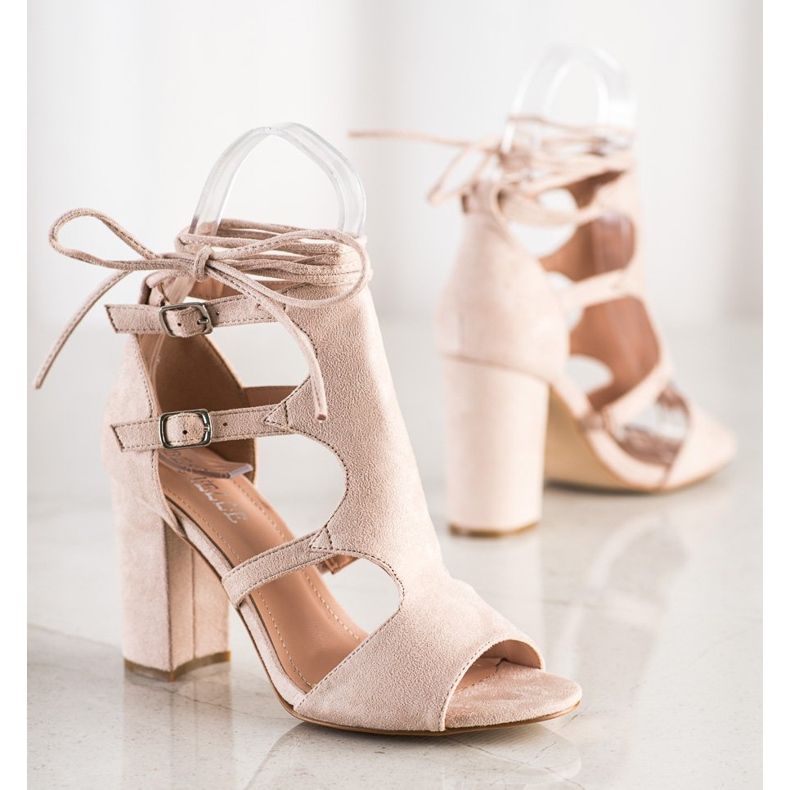 Bestelle Zatvorene sandale s povezom bež 1