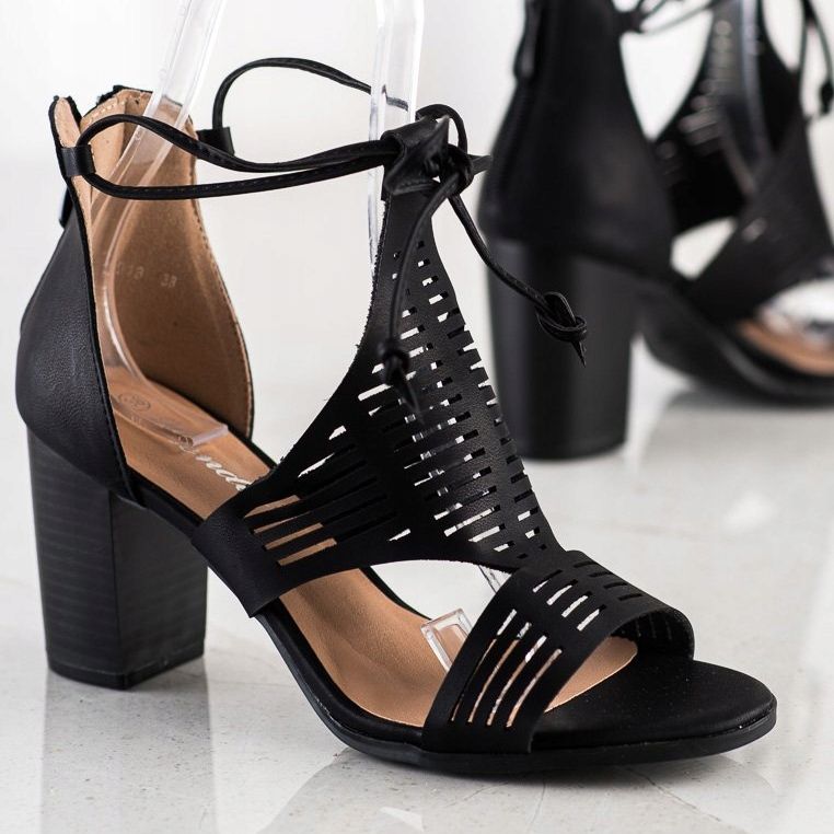 Renda Ažur sandale s povezom crna 1