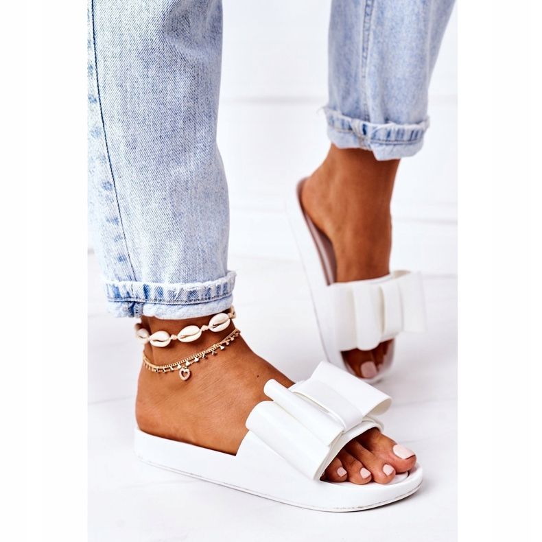 Gumene japanke s bijelim travanjskim mašnom bijela 2