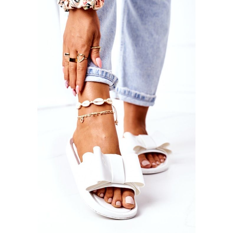 Gumene japanke s bijelim travanjskim mašnom bijela 1