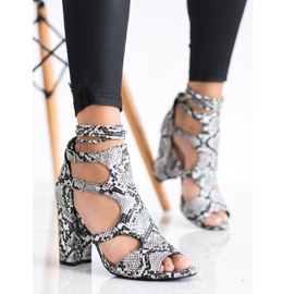 Bestelle Zatvorene sandale s povezom crna 2