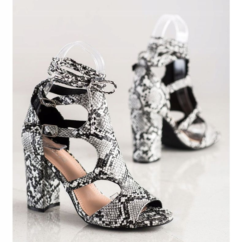 Bestelle Zatvorene sandale s povezom crno 1