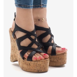 Crne sandale na klin 10193 crna 1
