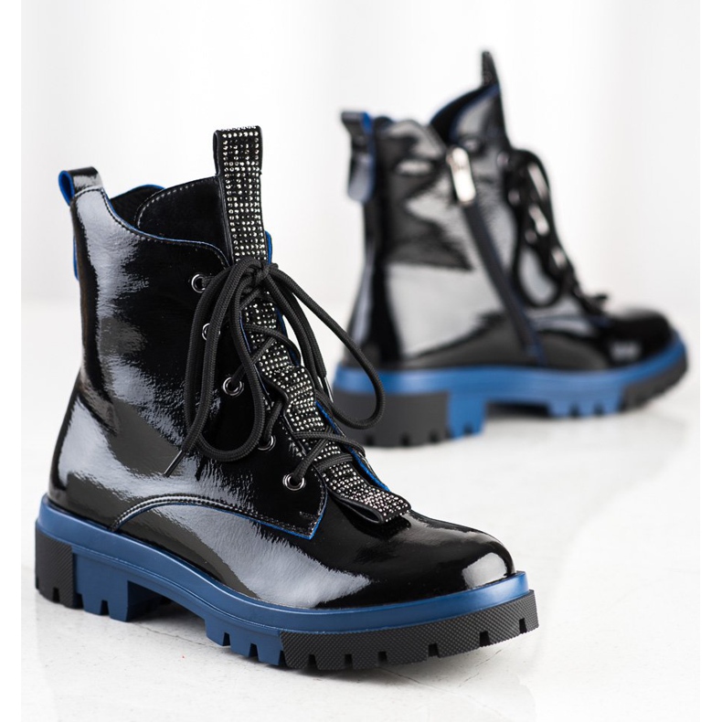 ARTIKER Radnici u crnoj koži 1