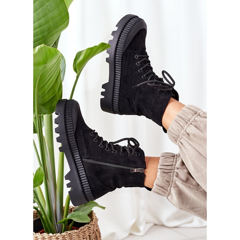 PV1 Radnici antilopa na crnoj platformi Evo me crna 1