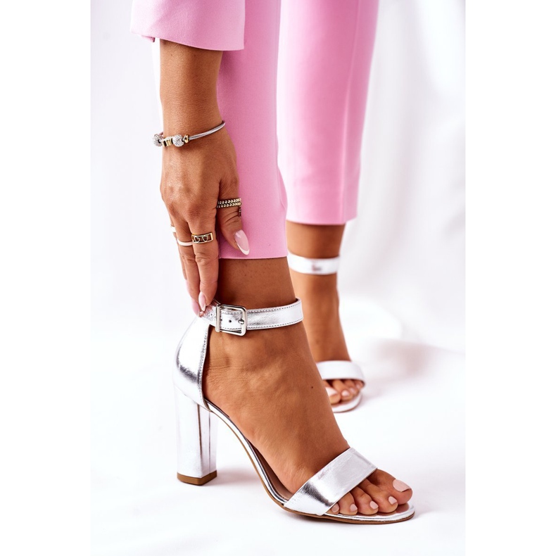 Klasične kožne sandale na baru Laura Messi 1760 srebrna srebro 2