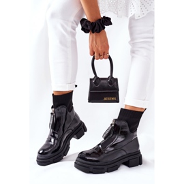 Visoke čizme na masivnoj crnoj platformi u Chicagu 2