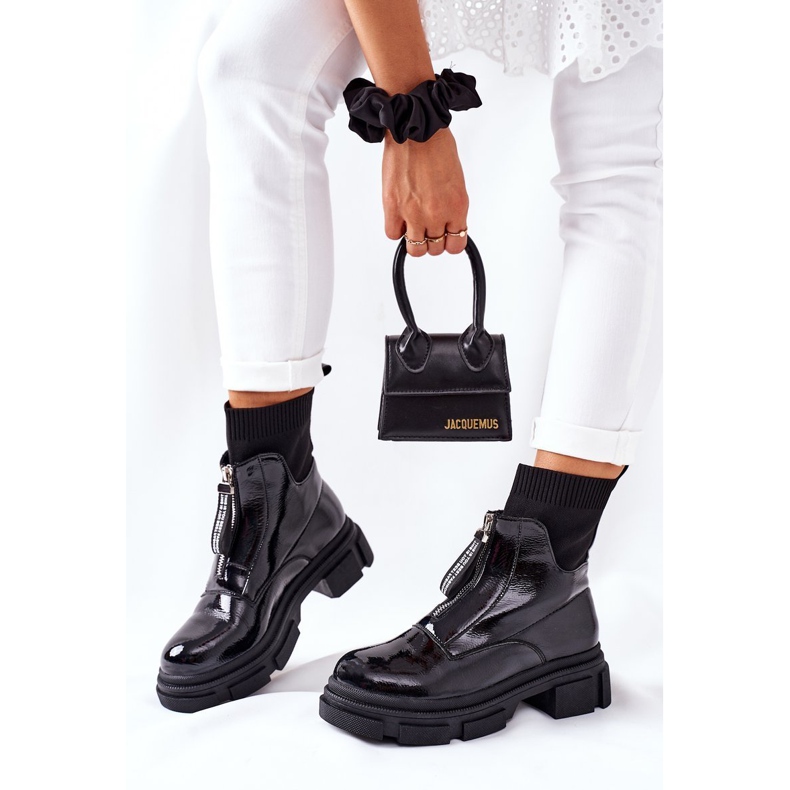 Visoke čizme na masivnoj crnoj platformi u Chicagu 2