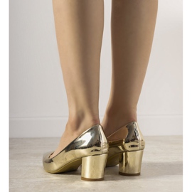 Zlatne pumpe na stupu Harye zlatna 2