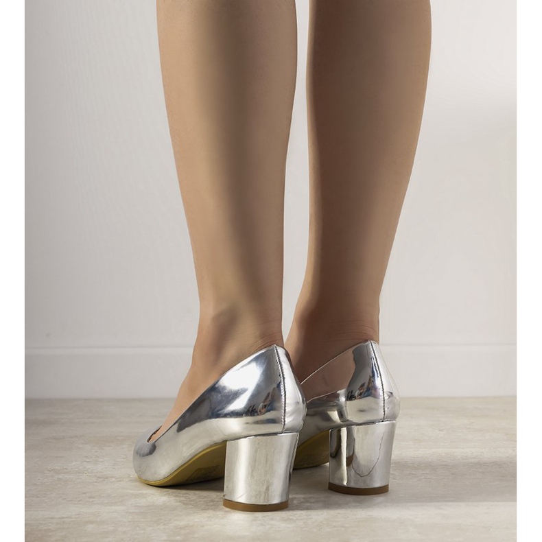 Srebrne pumpe na stupu Harye srebro 2