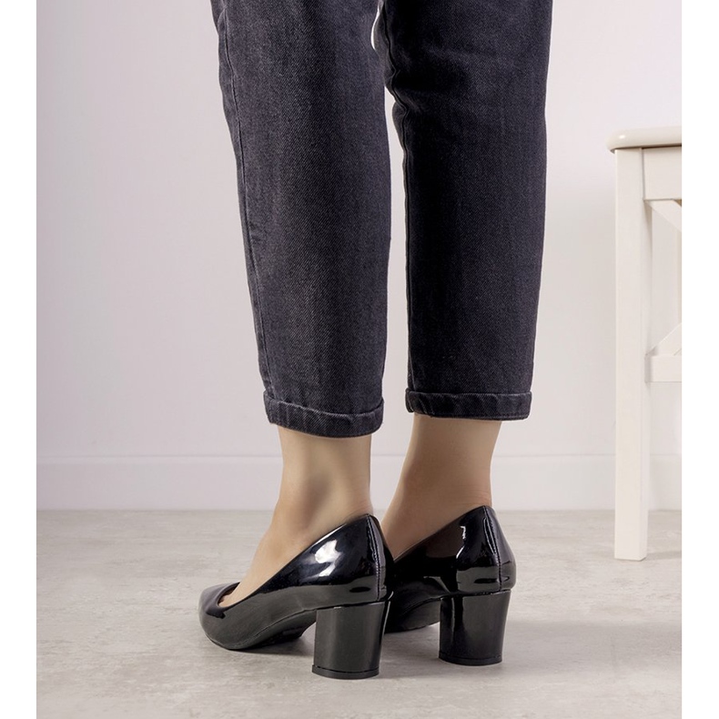 Crne pumpe na Harye stupu crno 1