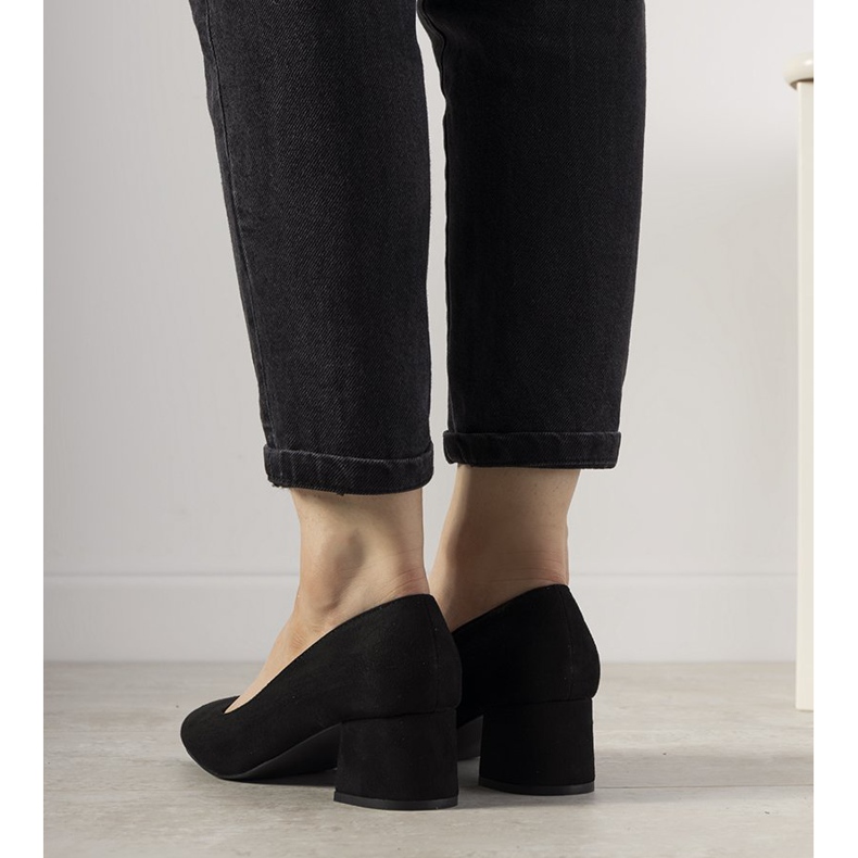 Crne crpke na postovu Always crna 2