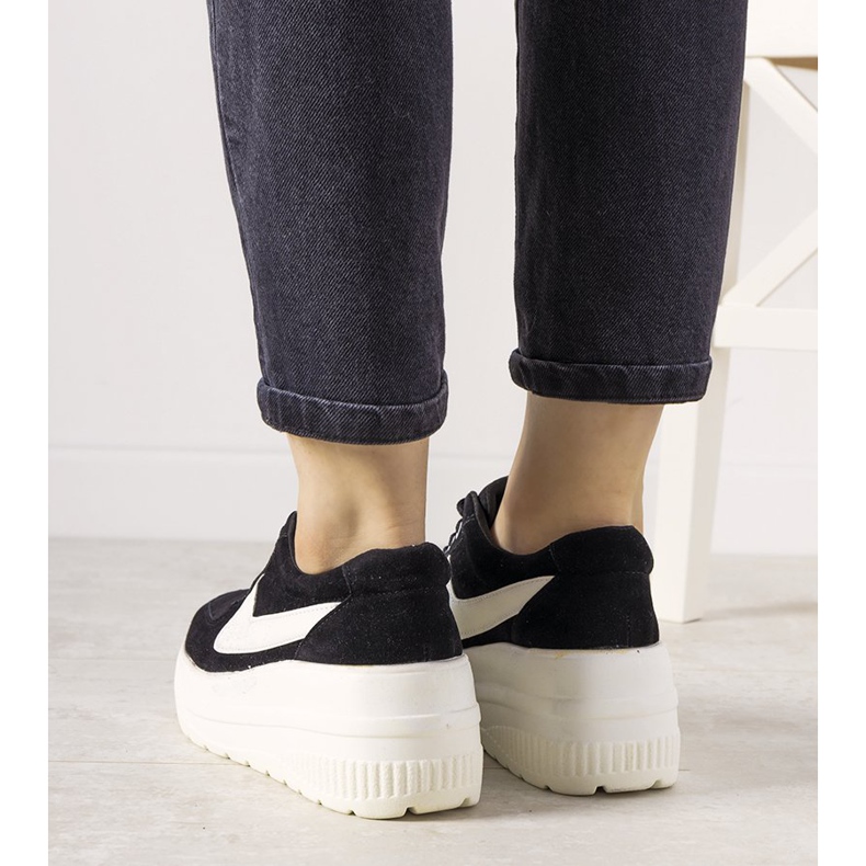 Crne sportske tenisice s visokim potplatom Chillout crna 1