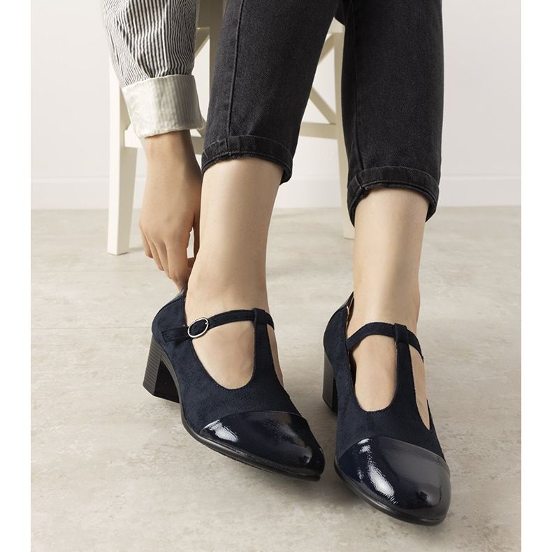 Tamnoplave pumpe na stupu s lakiranim desertnim prstom plava 1