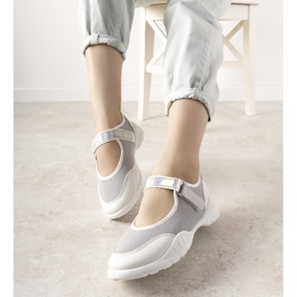 Sivi i bijeli trenažeri s holografskim umetkom Melania bijela siva 1