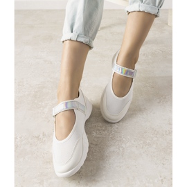 Bijele sportske cipele s holografskim umetkom Melania bijela 1