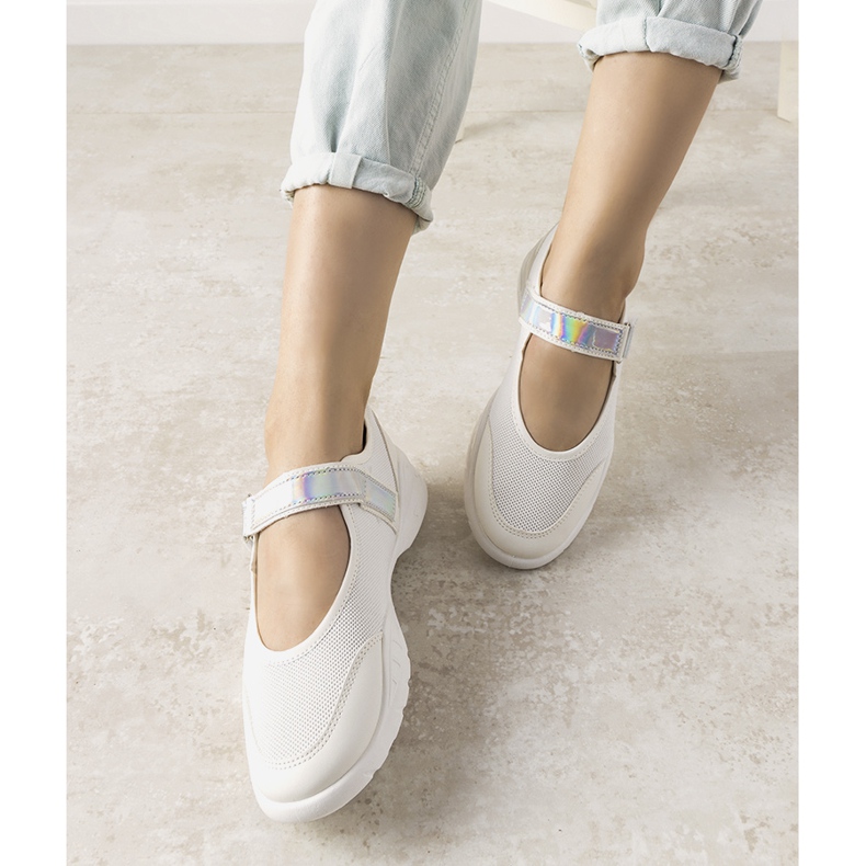 Bijele sportske cipele s holografskim umetkom Melania bijela 1