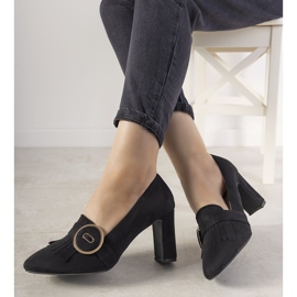 Crne crpke na stupu s kopčom za obećanje crna 2