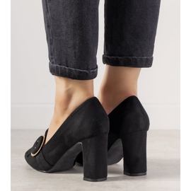 Crne crpke na stupu s kopčom za obećanje crna 1