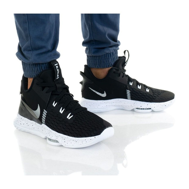 Cipele Nike Lebron Witness VM CQ9380-001 crno crno 1