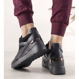 Crne tenisice s uzorkom zmijske kože iz Halseyja crno 1