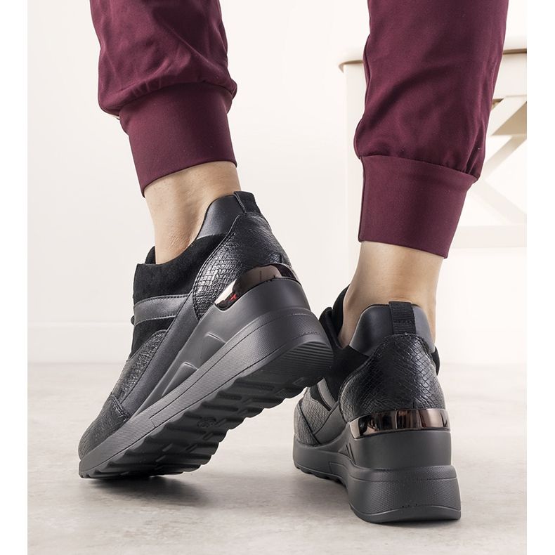 Crne tenisice s uzorkom zmijske kože iz Halseyja crno 1