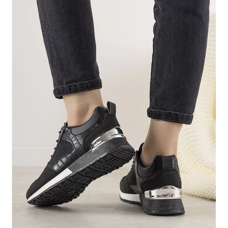 Crne tenisice s motivom krokodilske kože Zariza crno 1