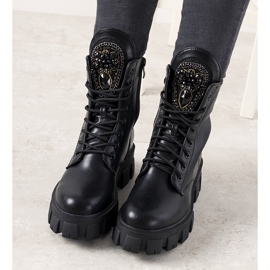 Crni hvatači s ukrasnim romskim jezikom crno 1