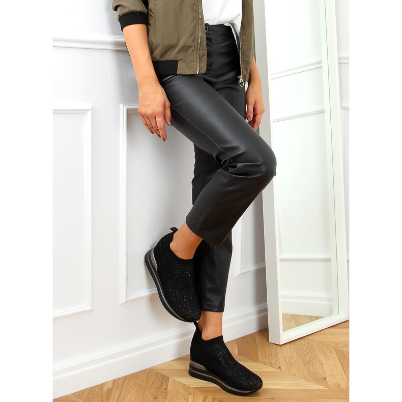 Crne sportske cipele s klinom RQ316 crno 2