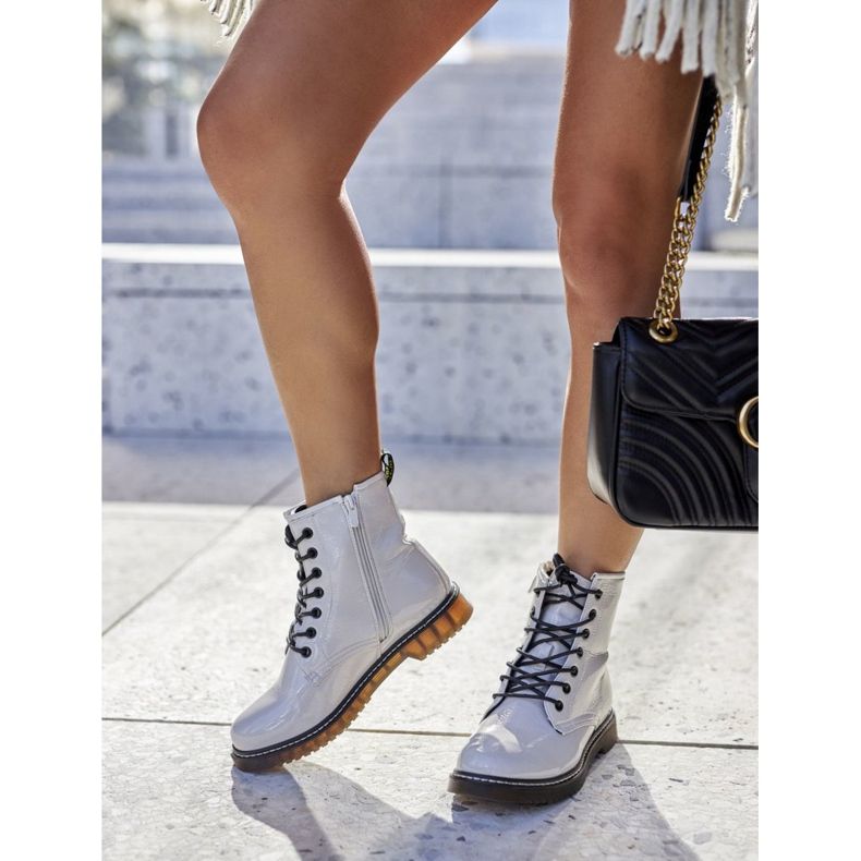 PE1 Lakirane radničke čizme na bijelom klizaču bijela 1