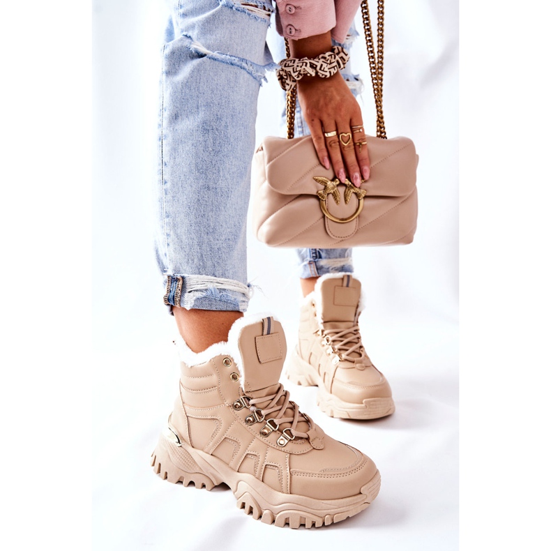 PM1 Ženske hvataljke hareshaw izolirane u bež boji 2