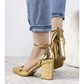 Zlatne pumpe na Davies stupu zlatna 1