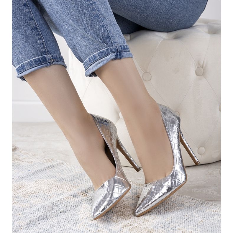 Srebrne pumpe na peti bacača srebro 1