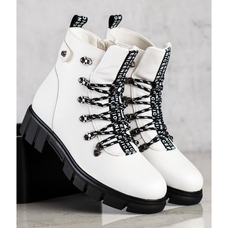 Bijeli radnici na platformi VINCEZA bijela 2