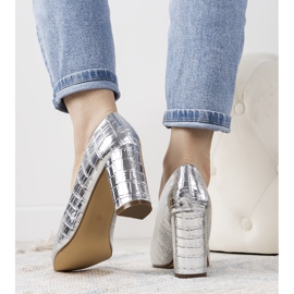 Srebrne pumpe na stupu Cowen srebro 1