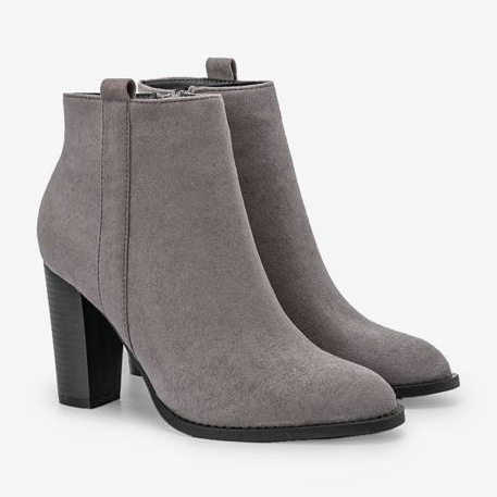 Sive gležnjače na stupu Pinata siva 1