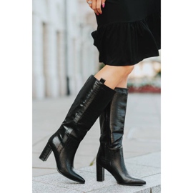 Crne čizme na stupu s uzorkom krokodila Mona crna 1